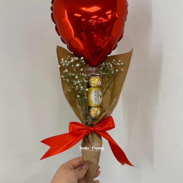 Ramo premium con corazón y bombones.