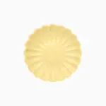 Plato forma rizada amarillo pequeño